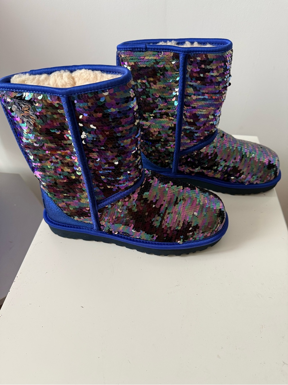 Uggs Iridescent Sequin Women's Boot - Blue size 8 - Picture 2 of 4
